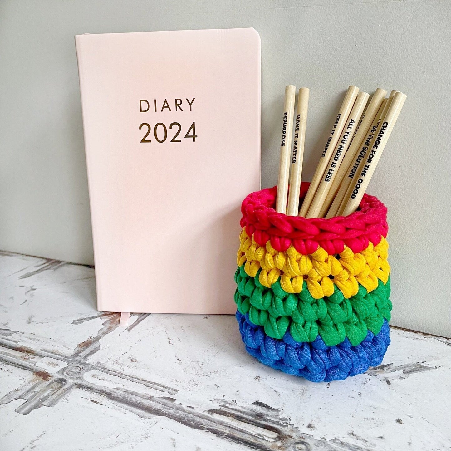 Crochet Rainbow Pen Pot